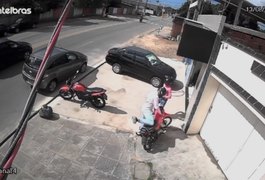 Loja recém-inaugurada é assaltada por dupla em motocicleta, na Santa Amélia, em Maceió