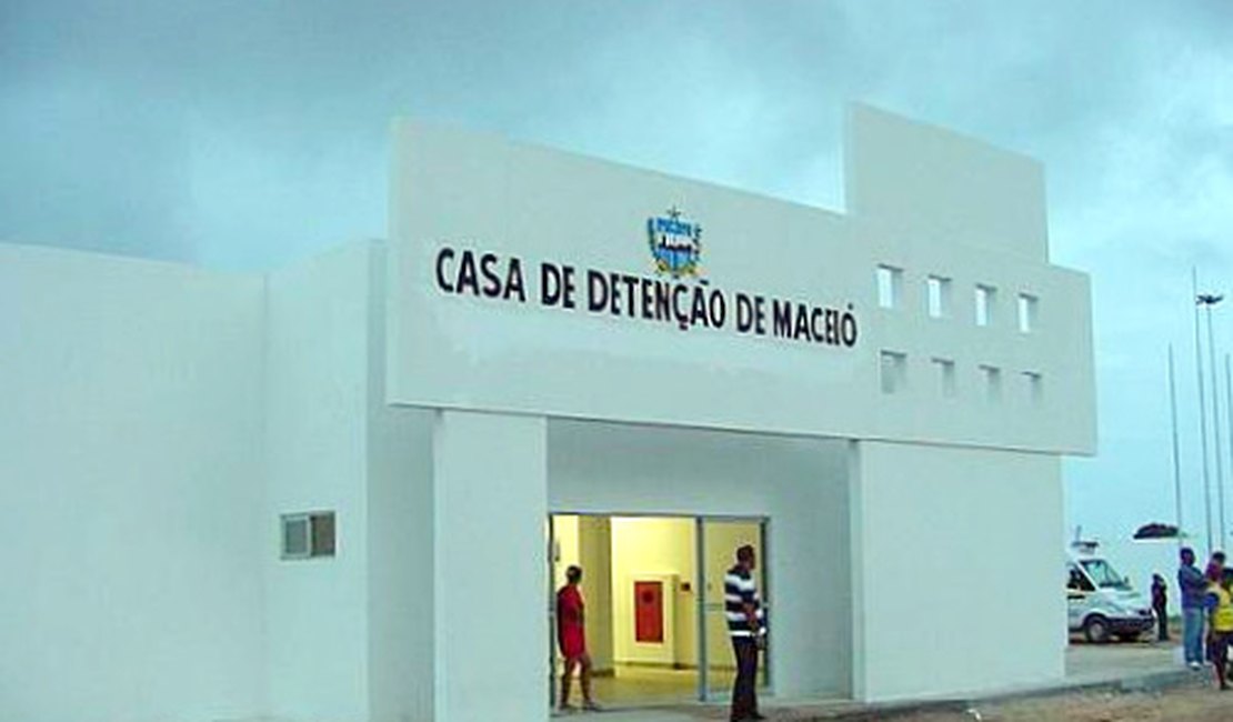 Reeducandos serram grades das celas e fogem do Cadeião durante a madrugada