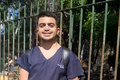 Pai se emociona ao deixar filho no primeiro dia de estágio em hospital de Fortaleza