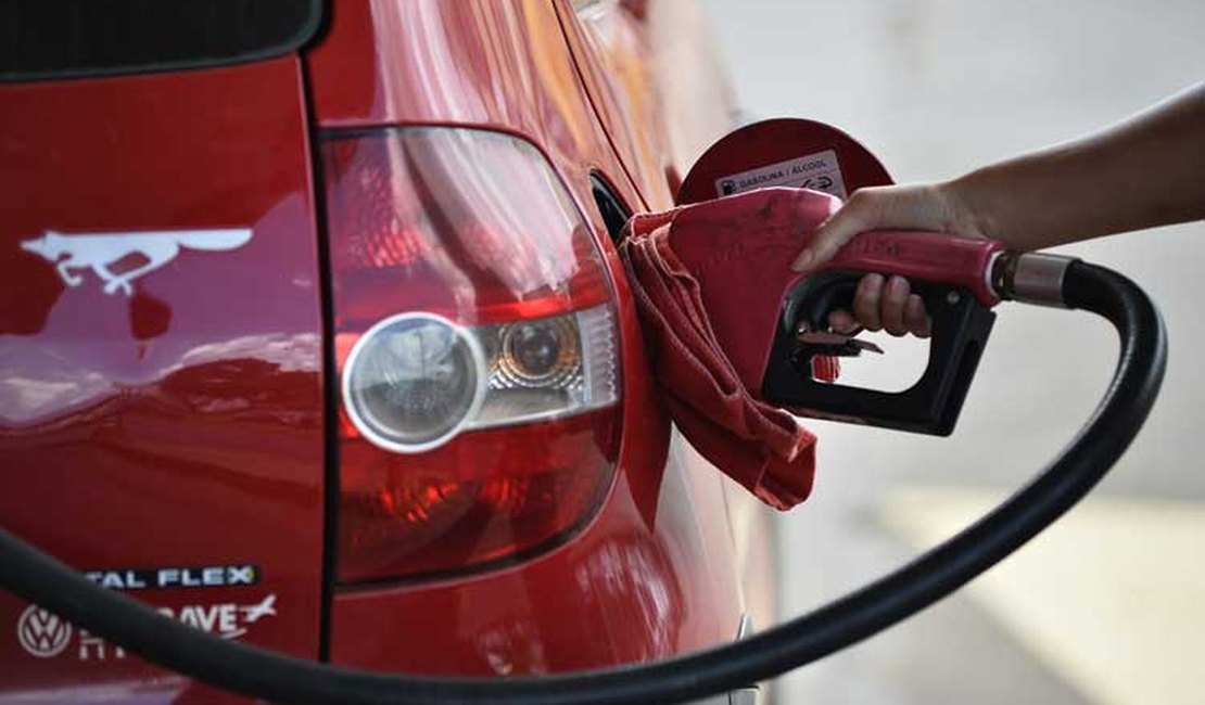 Com aumento de contribuição, gasolina deve passar de R$ 3,55 para R$ 4,05
