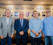 Ronaldo Lessa discute com presidente do TJAL e diretor da CBV criação de centro de treinamento de vôlei