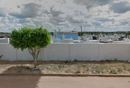 Casal em motocicleta assalta pedestre perto de cemitério em Arapiraca