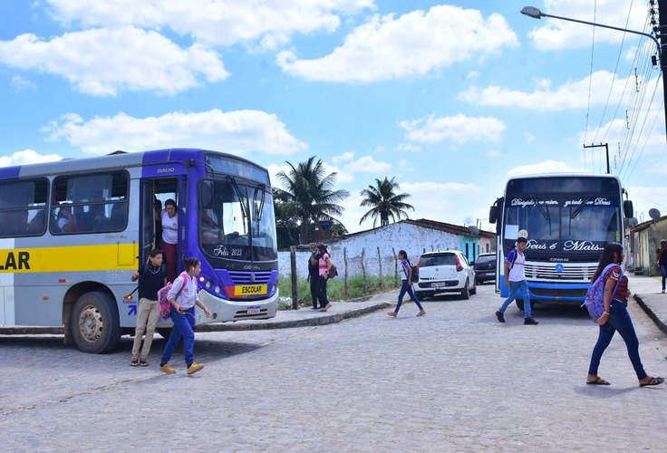 São Sebastião investe no transporte escolar e disponibiliza mais de 50 ônibus para atender estudantes da rede municipal