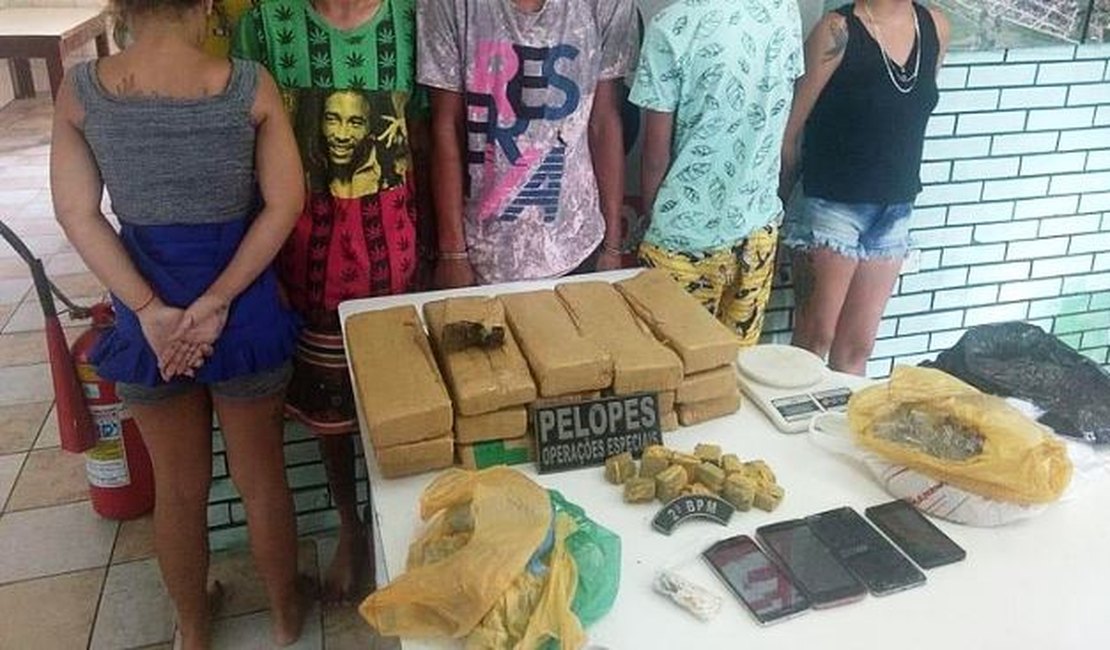 Polícia prende quatro e apreende dois menores e drogas em União dos Palmares