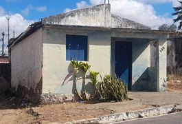 Dupla finge ser da polícia e mata homens a tiros dentro de casa em triplo homicídio em Igaci