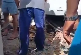 Motorista fica ferido após capotar carro em avenida de Maceió