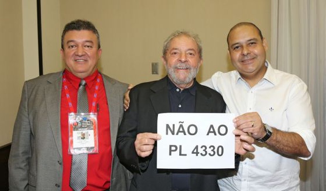 Lula apela para que Dilma tente barrar terceirização