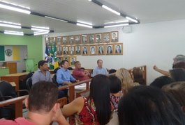 Mesa Diretora da Câmara Municipal de Arapiraca reúne-se com servidores da Casa
