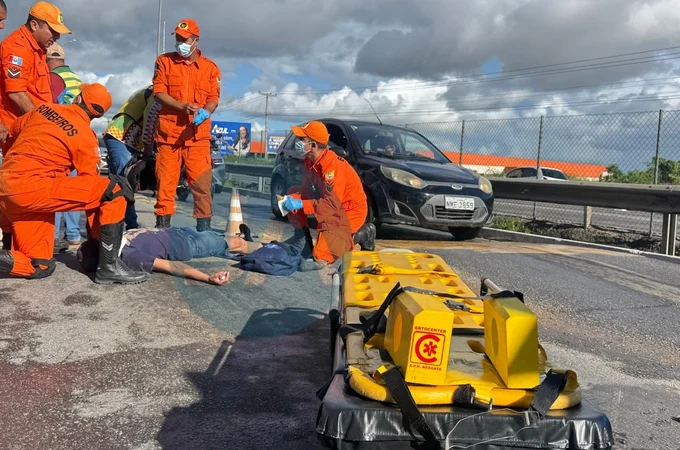 Mototaxista e passageira ficam feridos após queda de motocicleta na AL-220, em Arapiraca