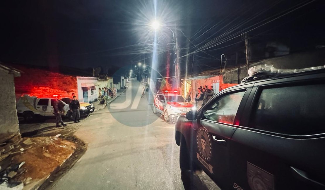 Após ser chamado na porta de casa, homem conhecido como 'Pica-Pau' é morto a tiros na sala, em Arapiraca