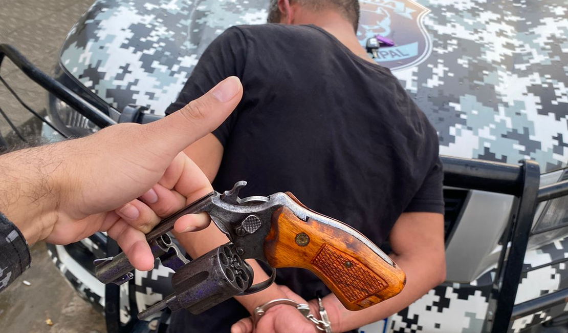 Homem é preso ao ameaçar população com revólver nas ruas de Teotônio Vilela
