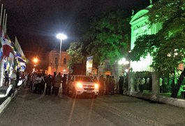 Corpos de militares chegam ao Palácio do Governo para velório