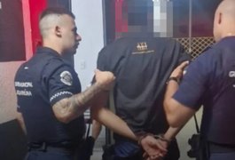 Crime no Natal: Homem beija companheira à meia-noite e é morto por enteado com golpes de canivete