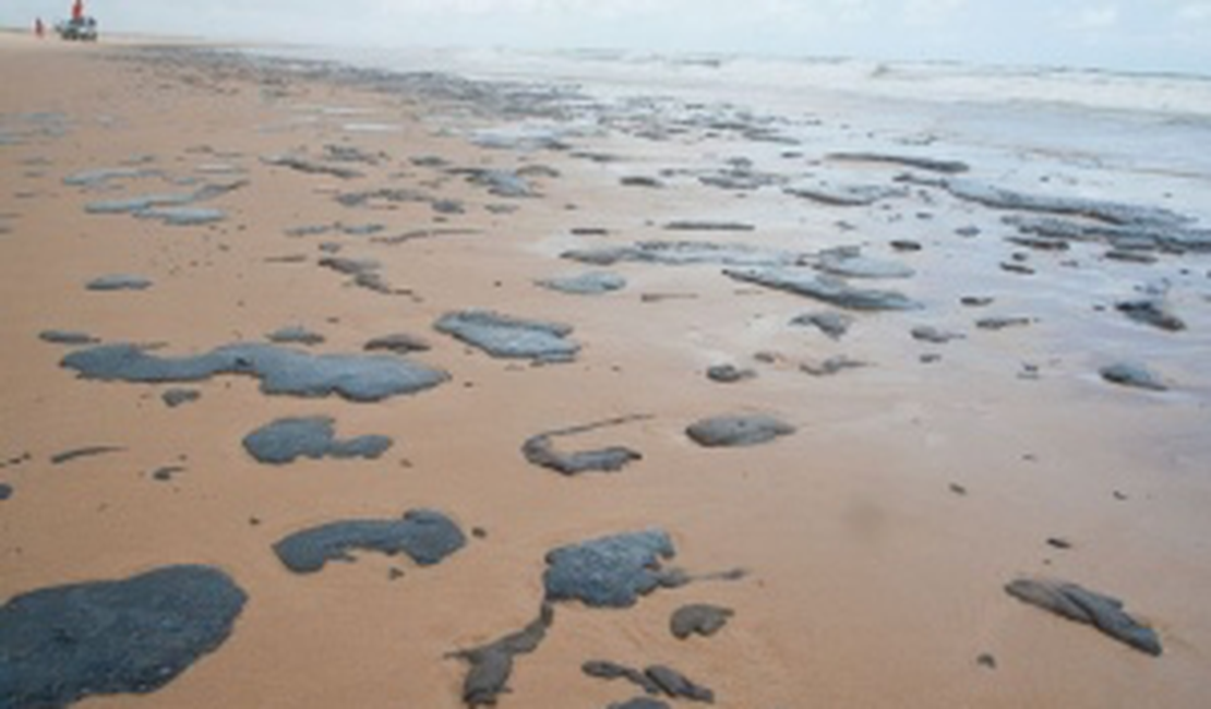 Estudo do Inpe indica que óleo que atinge litoral veio do mar da África