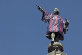 Estátua de Cristóvão Colombo veste nova camisa do Barça