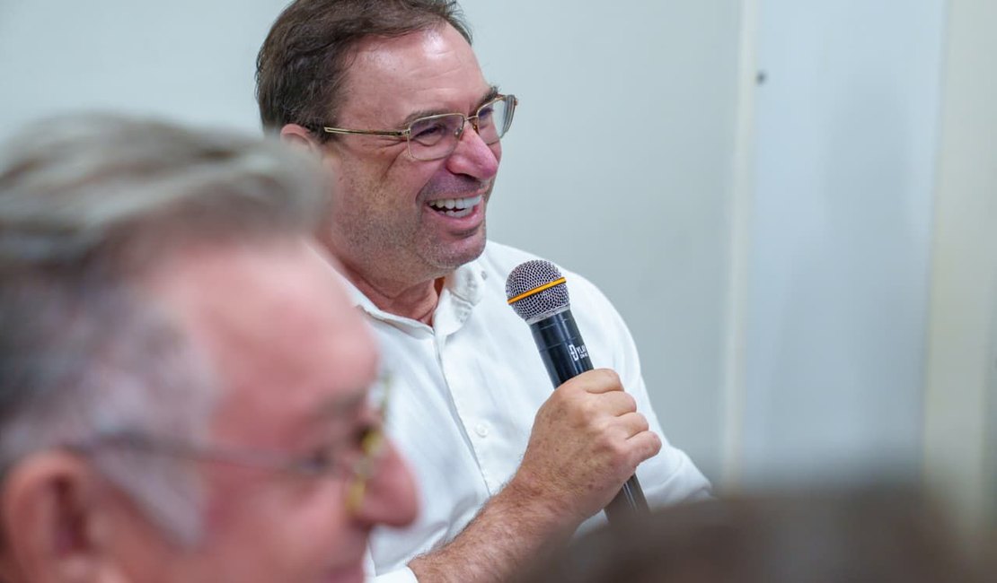 Prefeito Luciano Barbosa assina, nesta terça (13), ordem de serviço para o início das obras de pavimentação asfáltica