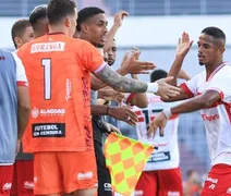 CRB resolve no primeiro tempo e vence a Chapecoense na estreia da Série B