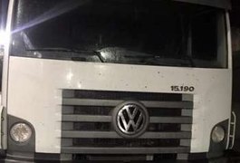 Caminhão roubado em Alagoas é recuperado pela PM de Pernambuco