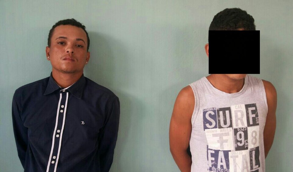 Jovens são detidos com dois revólveres em van que viajava para Maceió