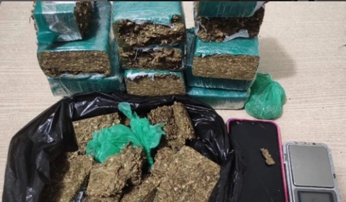 Presa em flagrante mulher com mais de 2kg de maconha em casa