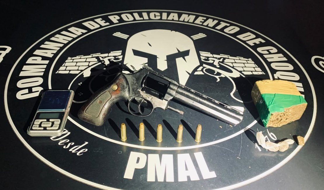 Homem é preso com arma de fogo e drogas após tentar fugir da polícia em Maceió