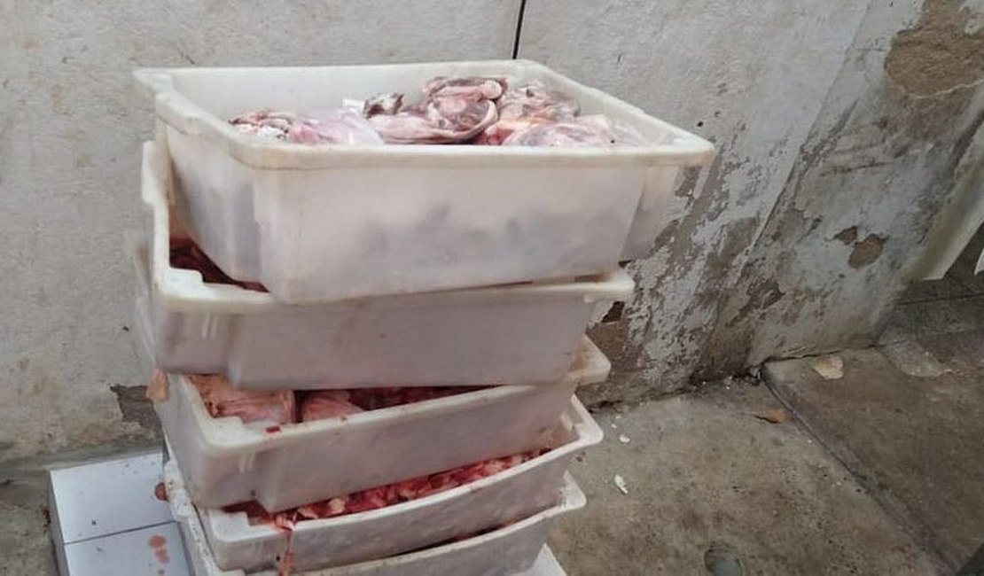 Fiscalização apreende mais de mil quilos de carne fora da validade em Maceió