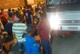 Colisão entre ônibus e motocicleta deixa motoqueiro ferido em Arapiraca