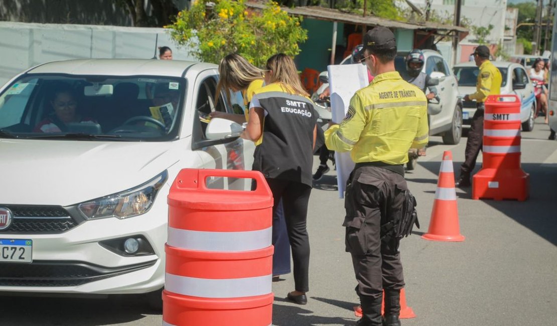 SMTT Penedo realiza blitz educativa sobre a campanha Maio Amarelo