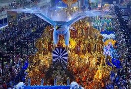 No 2º dia, multidão invade Sapucaí e segue Beija-flor: 'Monstro é aquele que não sabe amar”