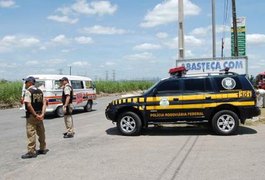 PRF recupera dois veículos e prende três pessoas em Alagoas