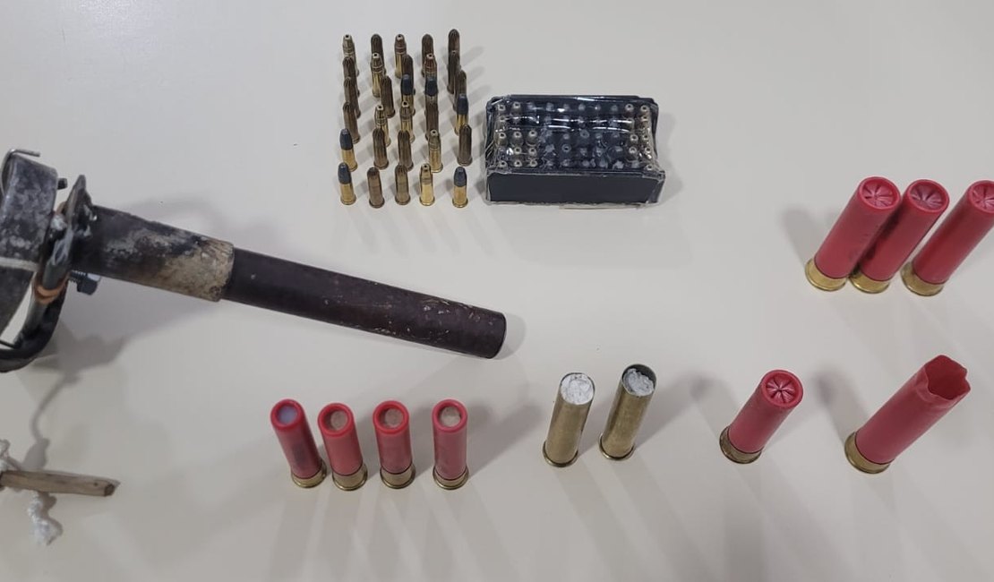 Arma artesanal e 90 munições são apreendidas em ônibus na BR-101, em São Sebastião