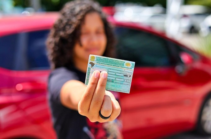 Governador entrega CNH aos primeiros aprovados no Programa CNH do Trabalhador nesta terça-feira (16)