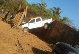 Prefeito sofre acidente ao cair de ponte que esqueceu de consertar, no MA
