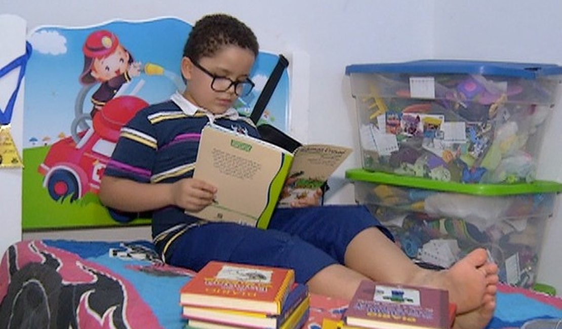 Menino de 7 anos lê 88 livros em 2016: 'a gente conhece um novo mundo'