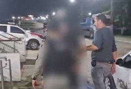 Preso em operação, homem embebedava, dopava e estuprava mulheres que iam ao bar dele em Murici; acusado também filmava abusos sexuais
