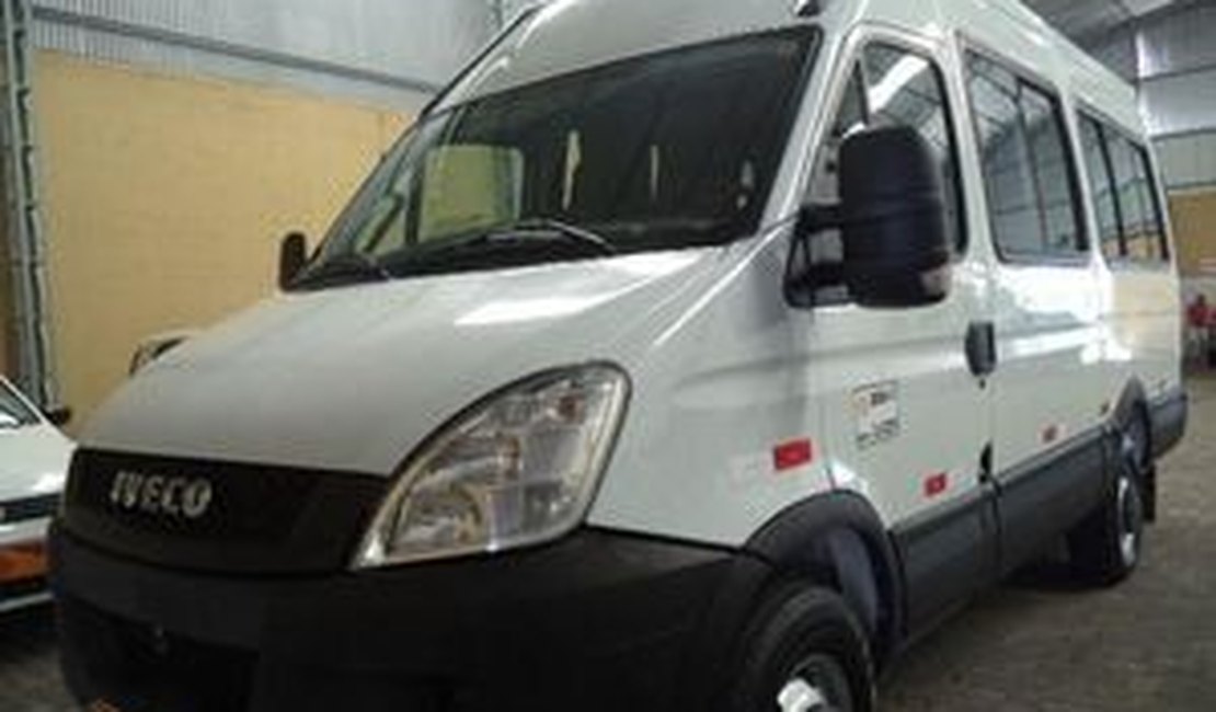 Quadrilha armada rouba micro ônibus na BR-104, em Alagoas