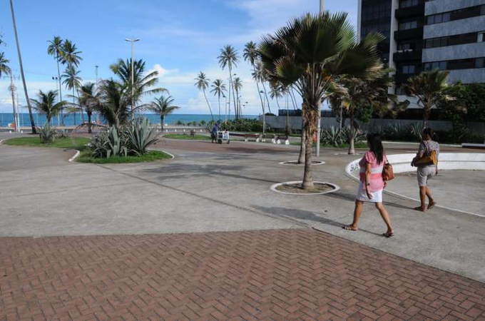 Foragido da Justiça por abuso de vulnerável é preso na orla de Maceió