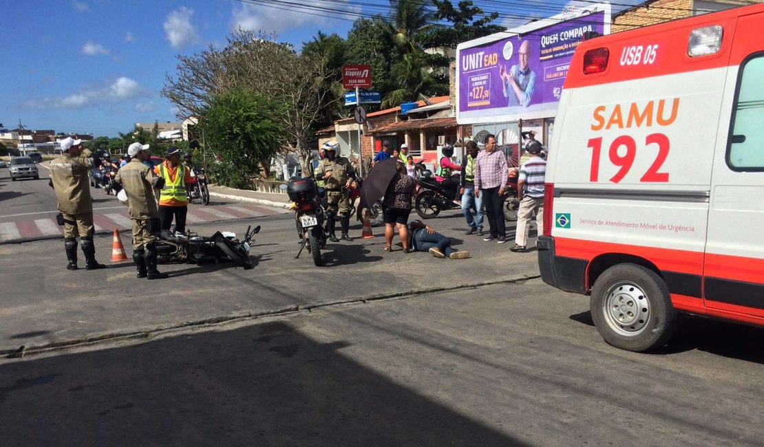 Mototaxista sofre fratura exposta após acidente no Centro de Arapiraca