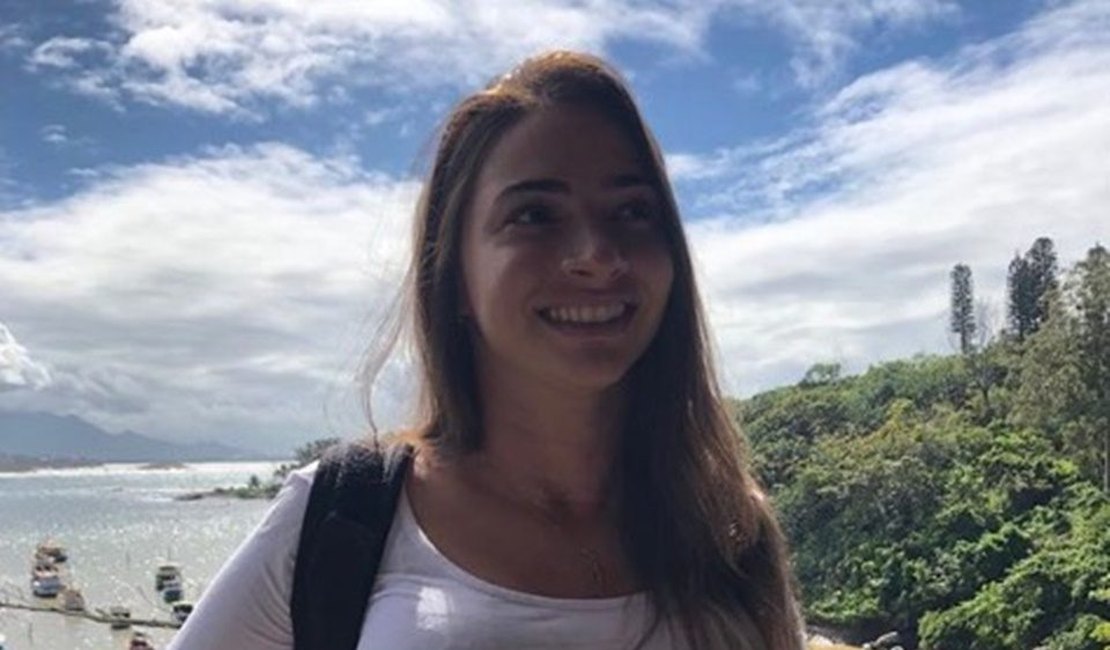 Ex-ginasta Lais Souza posta foto em pé e emociona os fãs