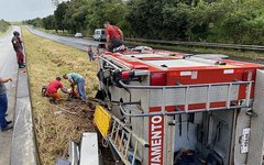 Viatura dos Bombeiros tombou em Joaquim Gomes