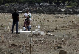 Pela primeira vez desde abril, Brasil registra menos de 20 mil mortes por Covid-19 em um mês,