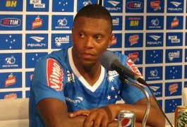 Julio Baptista recebe R$ 300 mil do Cruzeiro por jogo disputado