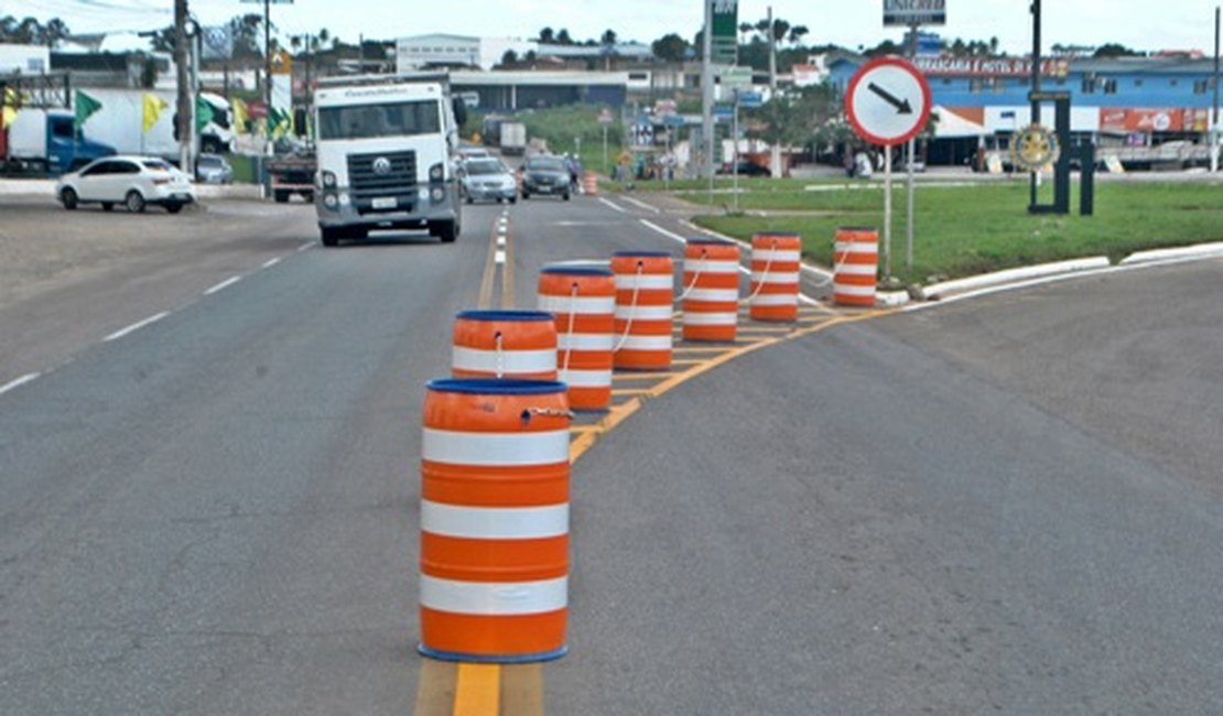 Prefeitura de Arapiraca e DER implantam sinalização no Trevo Padre Jefferson