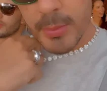 Carlinhos Maia ostenta na internet com novo colar de diamantes avaliado em R$ 1,3 milhão