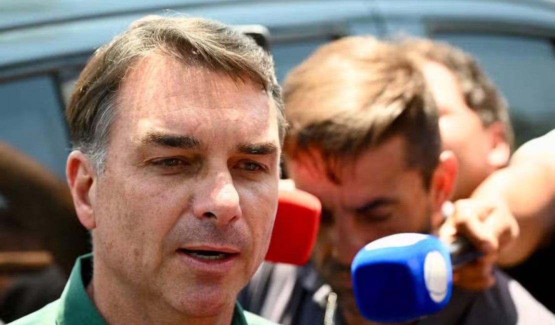 Flávio diz que votará pelo fim da escala 6X1 e defende compensação a empresas