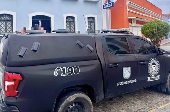 Mulher é presa por tentar aplicar golpe com identidade falsa em banco de Penedo