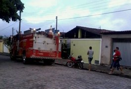 Incêndio destrói armazém e homem morre carbonizado no bairro Brasília em Arapiraca