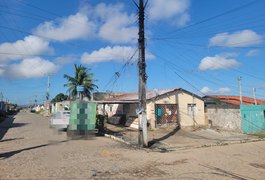 Curto-circuito em caixa de internet provoca incêndio em poste no bairro Senador Nilo Coelho