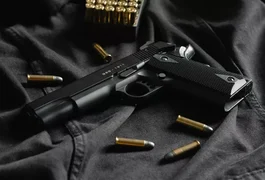 Adolescentes abrem fogo contra casa e ameaçam matar família no Sertão de Alagoas