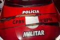 Policiais militares prendem homem com espingardas de fabricação artesanal após denúncias sobre disparos, no Sertão de AL